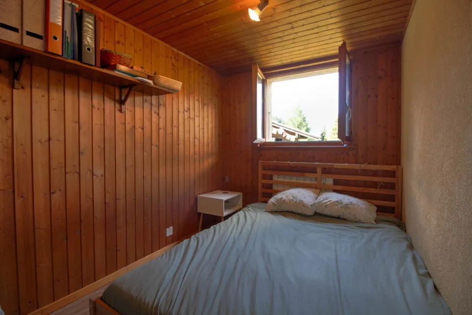 Typisches Chalet mit großem Garten