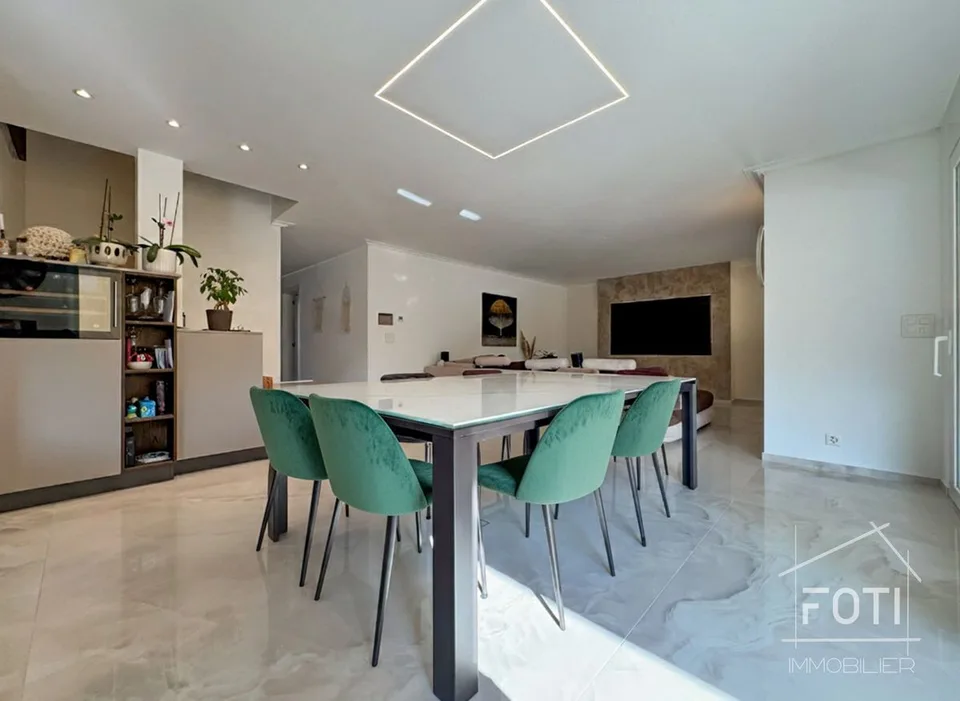 Set of 2 villas, with pool!