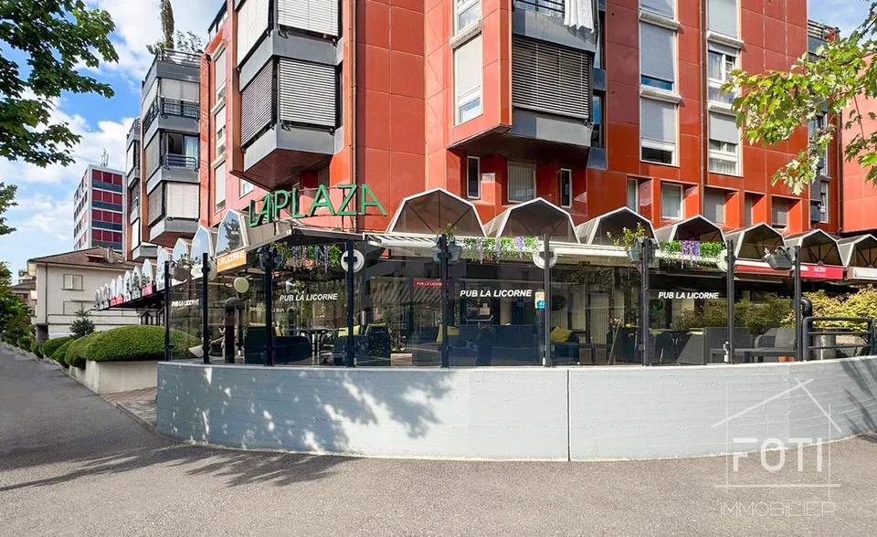 Local commercial avec terrasse.