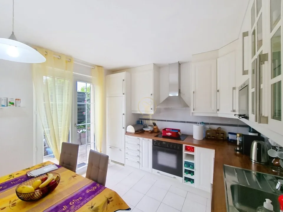 RENENS - Villa mitoyenne de 5.5 p. avec grand jardin. Pas inscrite dans une PPE.