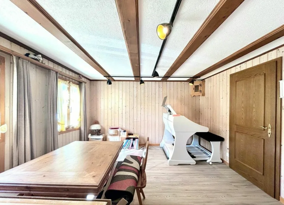 Casa unifamiliare modernizzata con annesso di nuova costruzione di alta qualità e 3 posti auto!