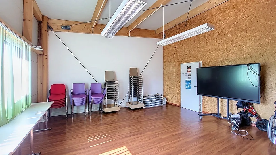 Locaux commerciaux / bureaux d'env. 220 m2 à Estavayer-le-Lac / FR