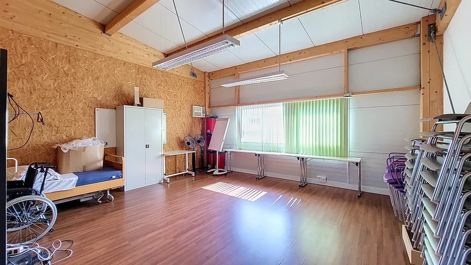 Locaux commerciaux / bureaux d'env. 220 m2 à Estavayer-le-Lac / FR