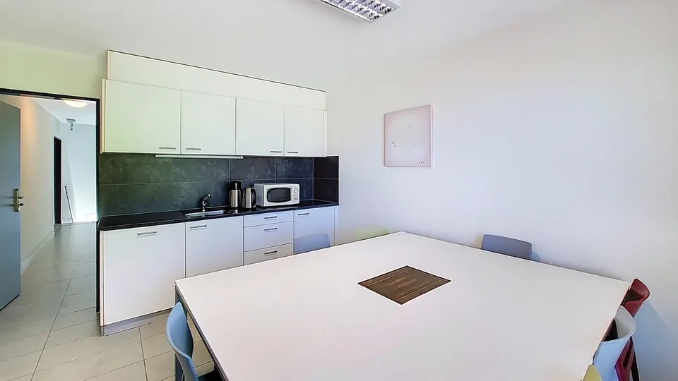 Locaux commerciaux / bureaux d'env. 220 m2 à Estavayer-le-Lac / FR