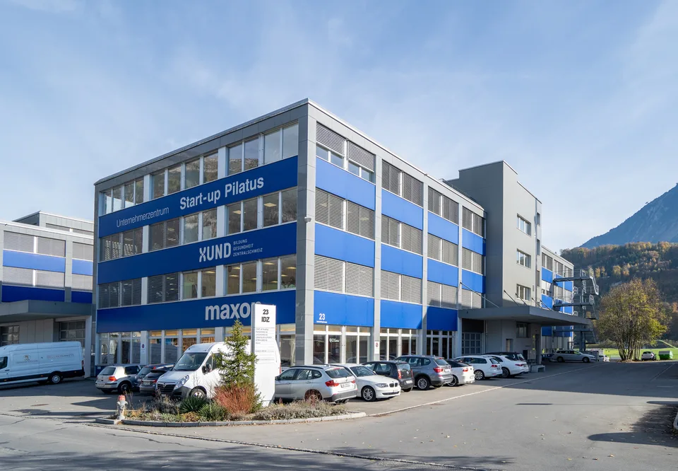 Uffici luminosi con infrastruttura completa