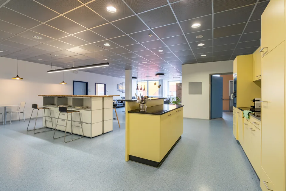 Uffici luminosi con infrastruttura completa