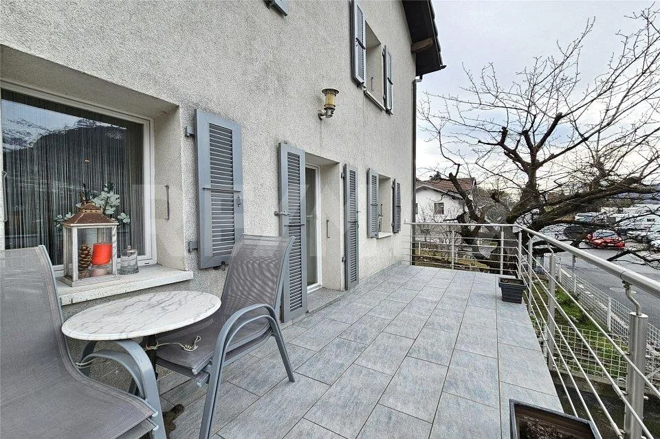Maison multifamiliale et bâtiment agricole avec de nombreuses possibilités d'utilisation...