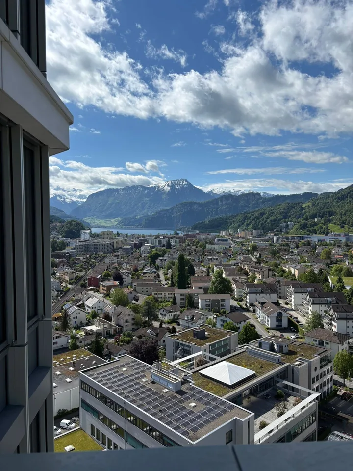 Libertà sopra i tetti di Kriens - abitazione esclusiva al 19° piano