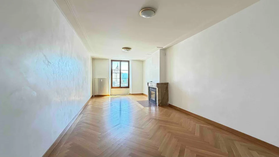 Historisches Duplex im Herzen von Rolle — Château- und Seeblick, privater Garten