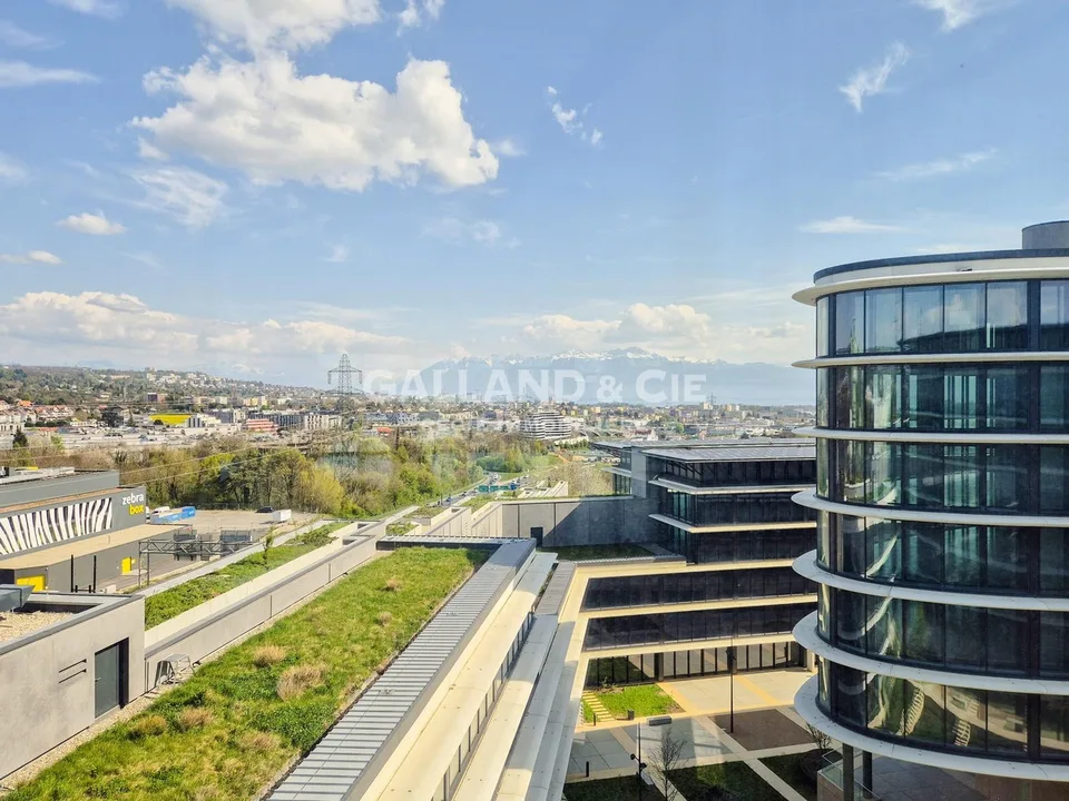 476m2 Plateau on the 5th floor, fully glazed offices with a magnificent view