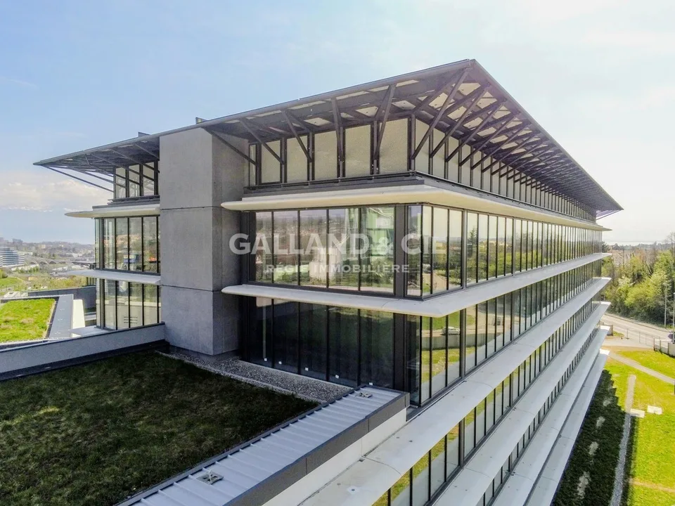 476m2 Plateau on the 5th floor, fully glazed offices with a magnificent view