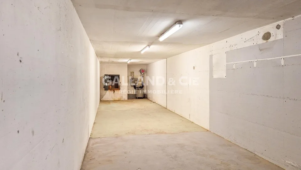 Commercial space on the ground floor of 150 m2!