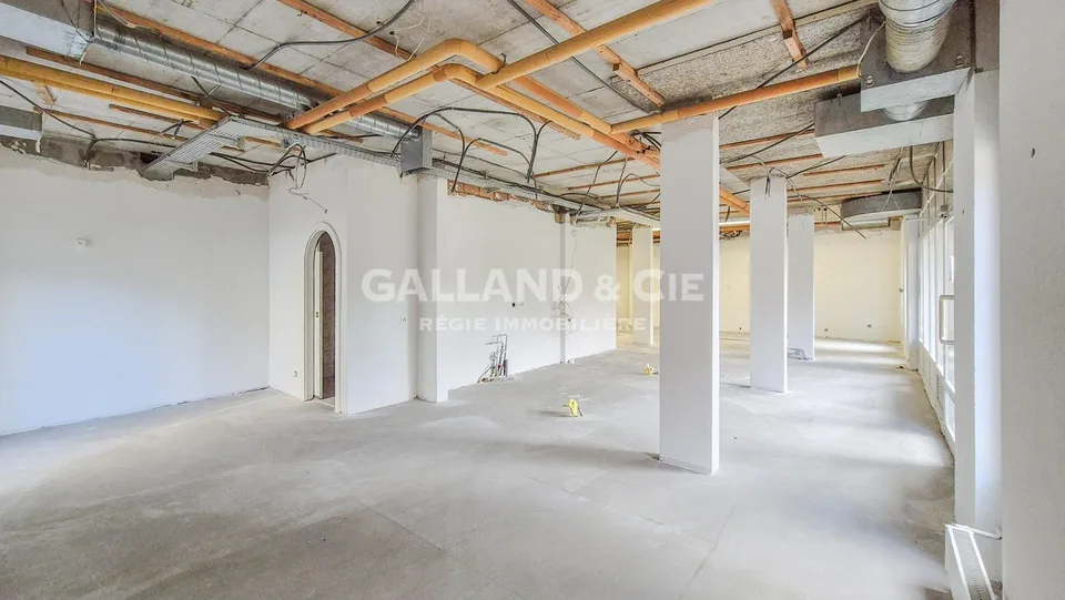 Commercial space on the ground floor of 150 m2!