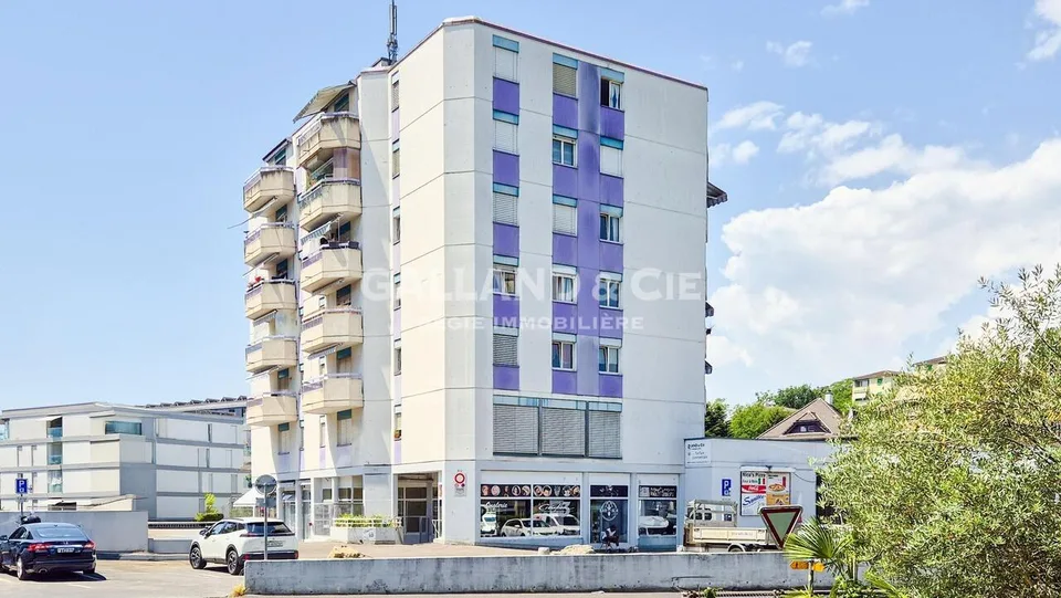 Locaux commerciaux au rez-de-chaussée.