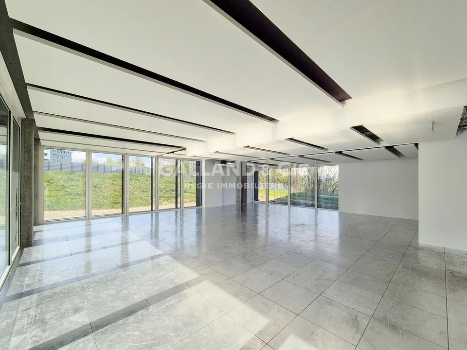 Bureau de 119m2 bénéficiant d'une belle luminosité