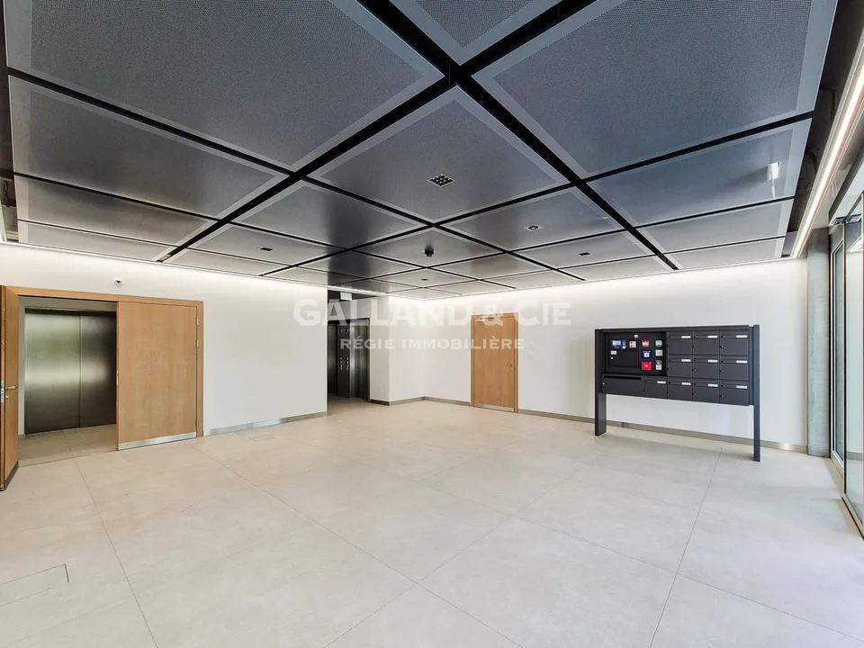 Ufficio di 119m2 che beneficia di una bella luminosità
