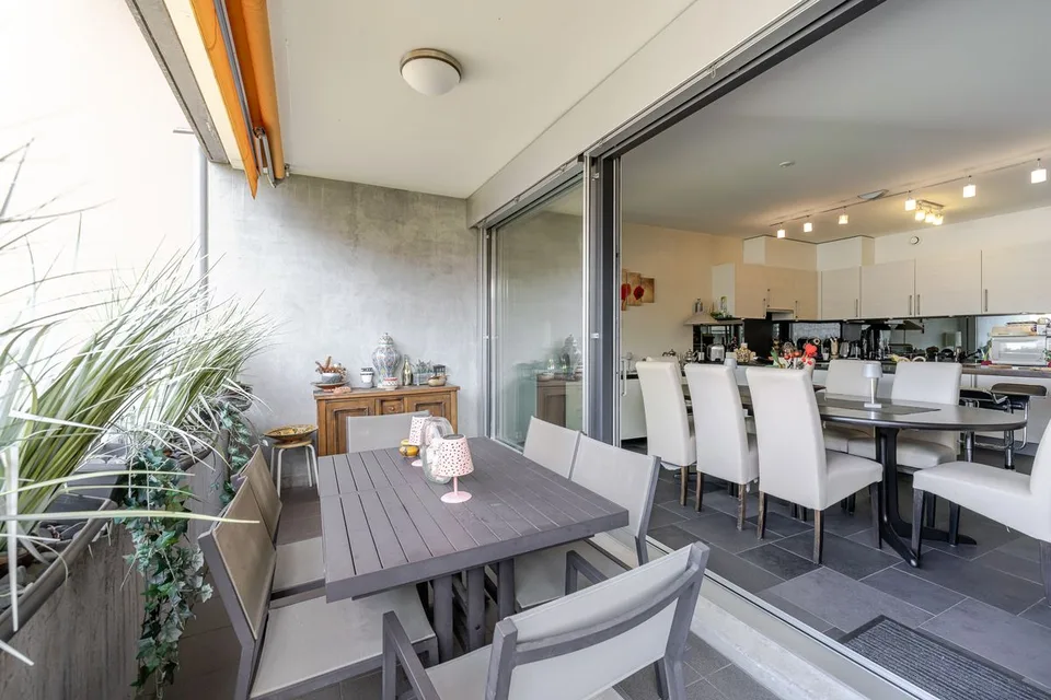 Ampio appartamento di 5 stanze con terrazza e box chiuso a Chêne-Bougeries – foto 2 di 12