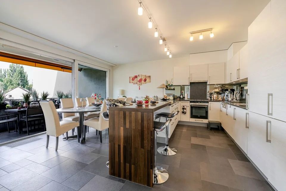 Ampio appartamento di 5 stanze con terrazza e box chiuso a Chêne-Bougeries – foto 5 di 12
