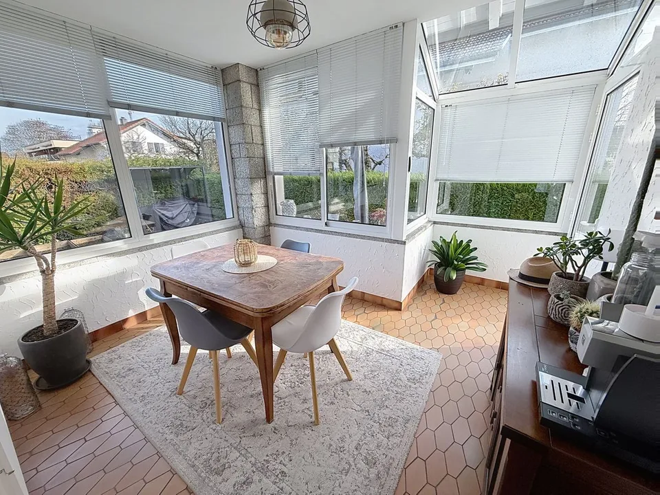 Schönes, sorgfältig renoviertes Anwesen mit großem, bewaldetem Garten – Foto 10 von 13