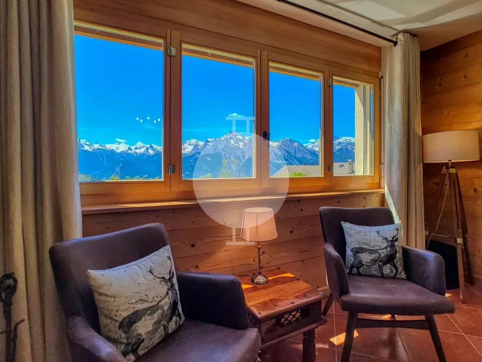 Wunderschöne 5,5-Zimmer-Luxuswohnung mit großem Garten und Panoramablick auf die Berge – Foto 3 von 13