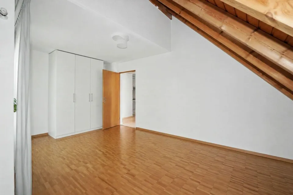 Appartamento affascinante di 2,5 stanze con balcone in una posizione tranquilla a Therwil