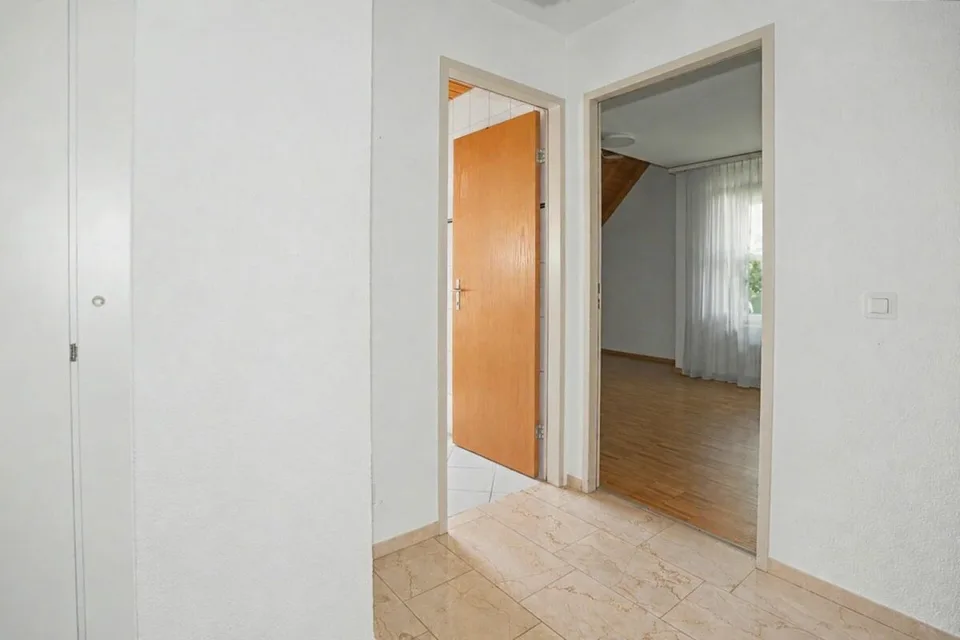 Appartamento affascinante di 2,5 stanze con balcone in una posizione tranquilla a Therwil