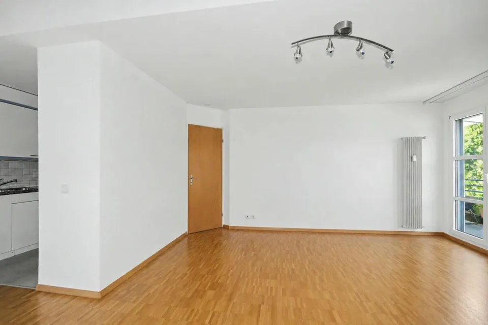 Appartamento affascinante di 2,5 stanze con balcone in una posizione tranquilla a Therwil