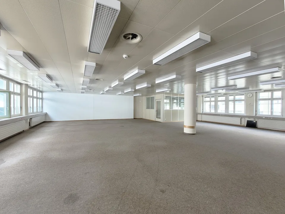 Büro oder Praxis direkt beim Bahnhof Glarus