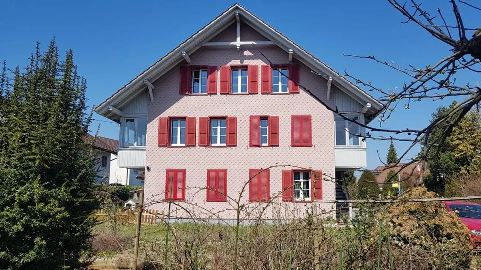 3.5-Zimmer-Gartenwohnung mit Sitzplatz in Uetendorf mieten