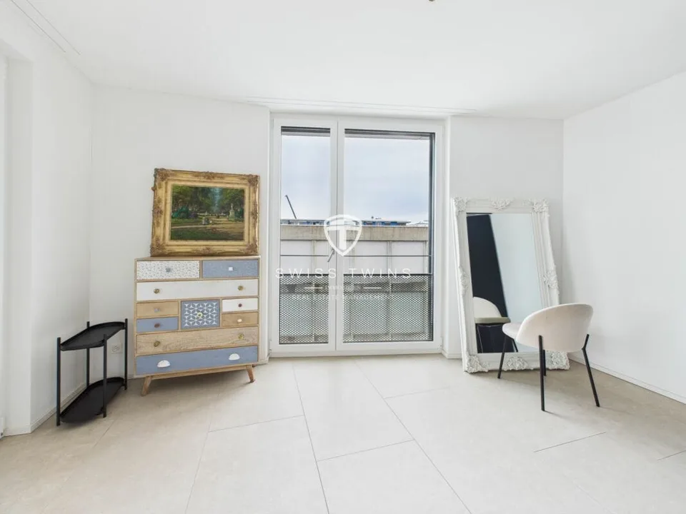 Moderne 3.5-Zimmer-Penthousewohnung mit Loggia in Zürich