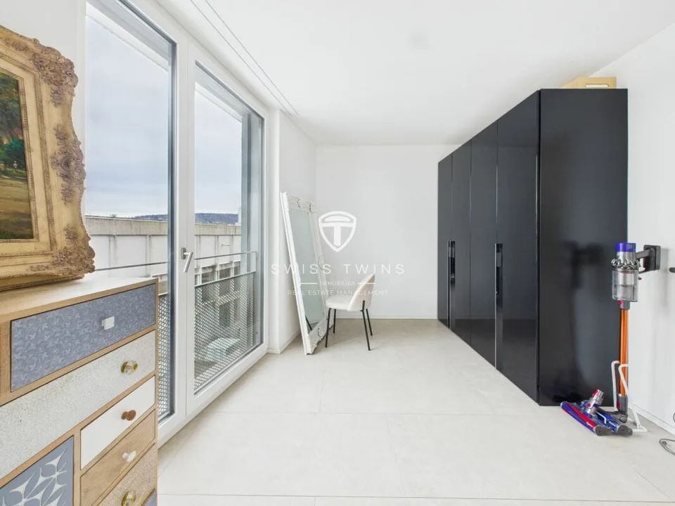 Moderne 3.5-Zimmer-Penthousewohnung mit Loggia in Zürich