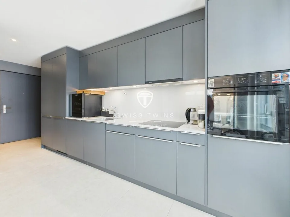 Moderne 3.5-Zimmer-Penthousewohnung mit Loggia in Zürich
