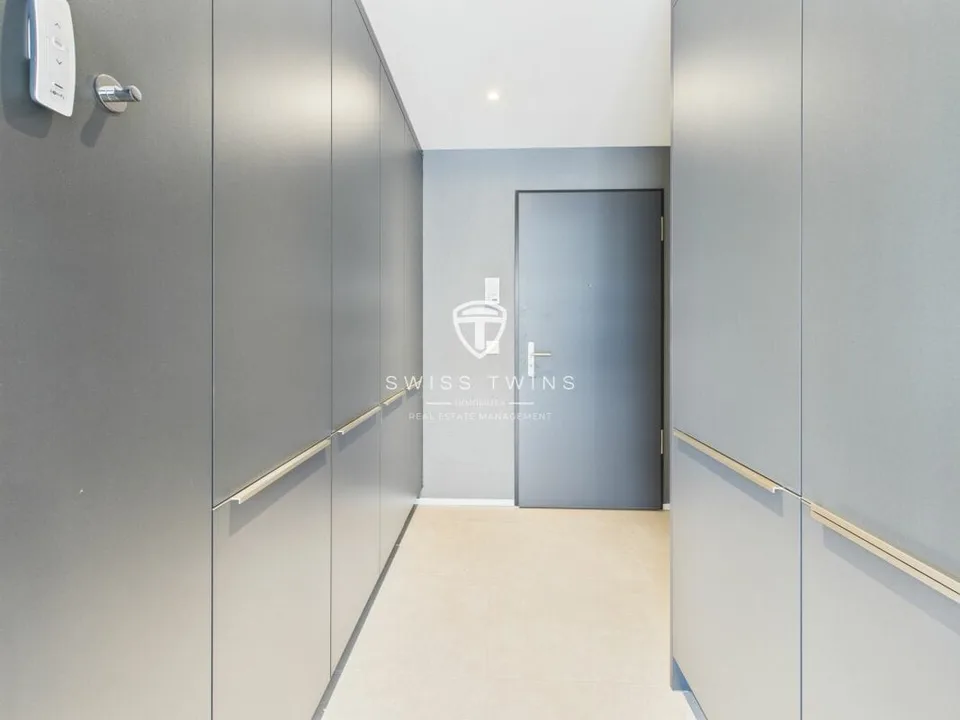 Moderne 3.5-Zimmer-Penthousewohnung mit Loggia in Zürich