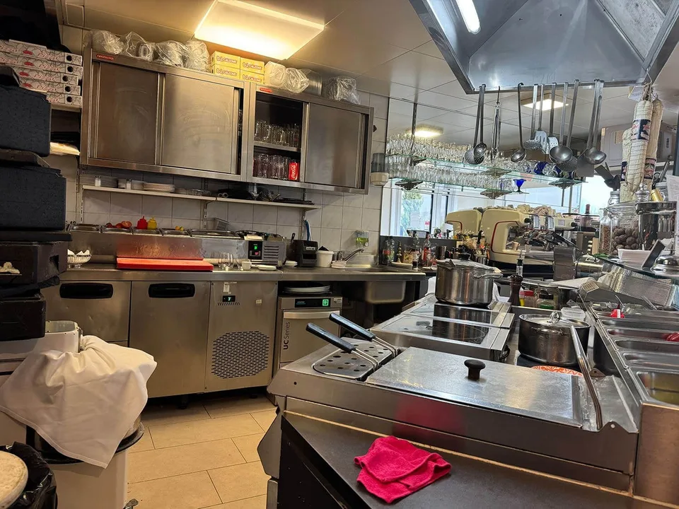 Area gastro con terrazza a Stans - affittare una posizione visibile