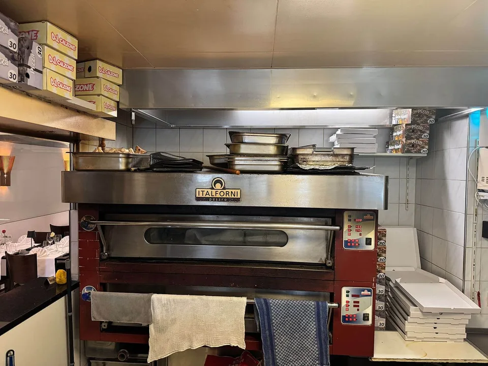 Area gastro con terrazza a Stans - affittare una posizione visibile