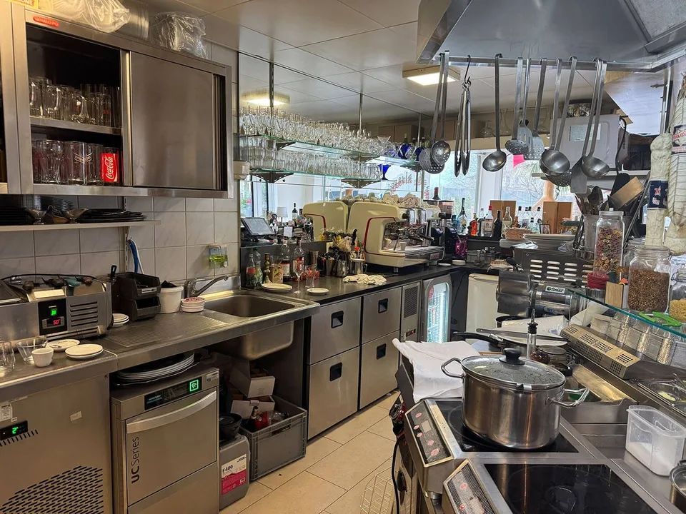 Area gastro con terrazza a Stans - affittare una posizione visibile