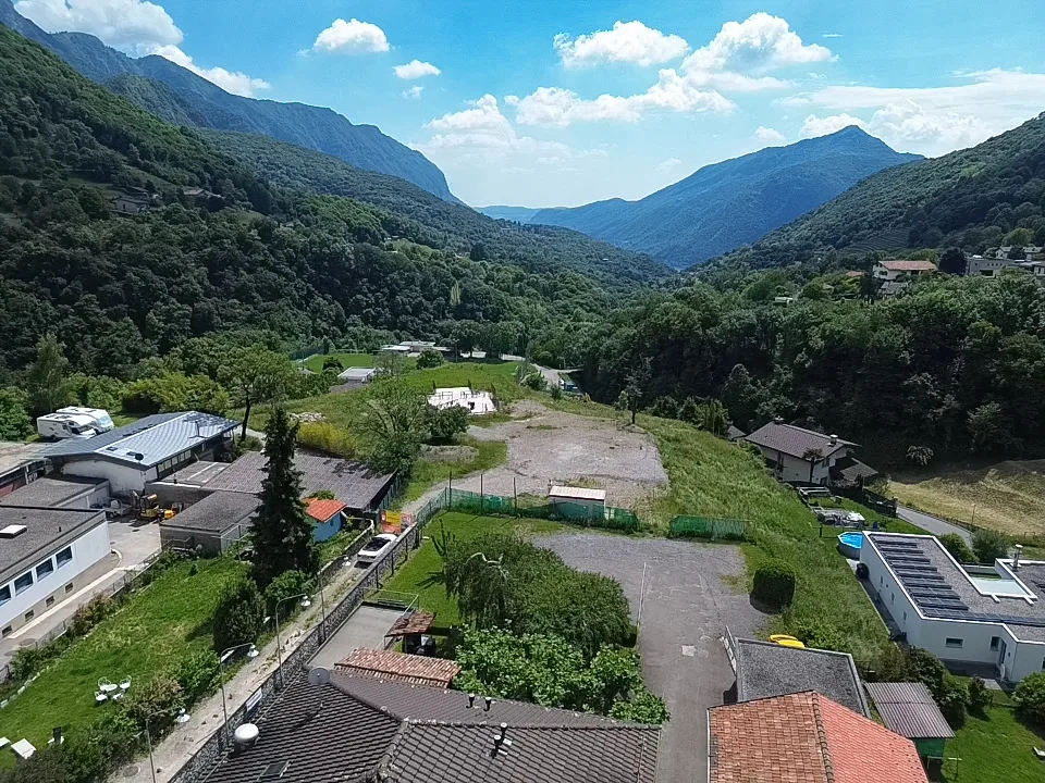 Terreno edificabile con licenza per 4 case unifamiliari ad Aro