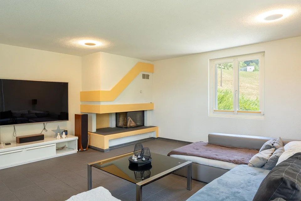 Detached single-family house with pool and plenty of outdoor space