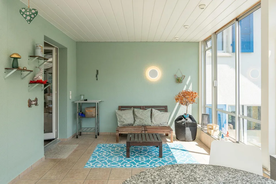 Detached single-family house with pool and plenty of outdoor space
