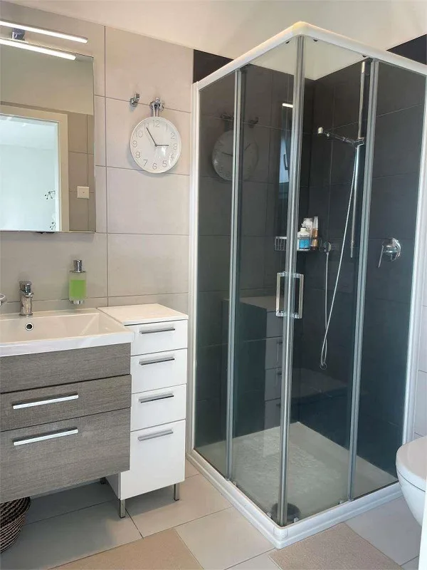 Modern prestigious residence with large terrace and double services in Ver