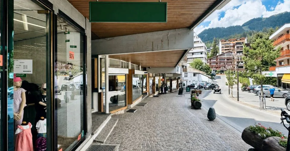 EXCLUSIF - Arcade de 167 m2 à louer à Crans-Montana