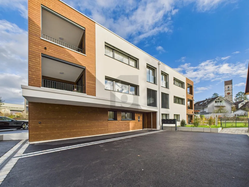 NEUBAU, HELL UND MODERN IM DORFKERN!