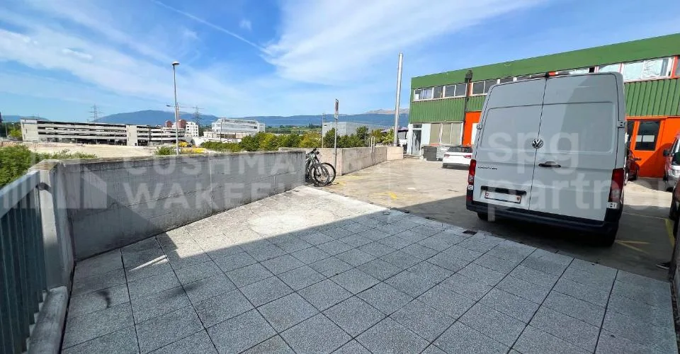 Atelier, showroom et bureaux - 940 m² | SATIGNY–ZIMEYSA