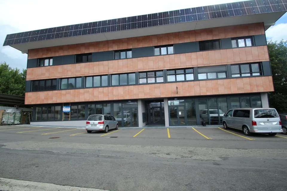 Atelier - dépôt au rez-de-chaussée dans la zone industrielle d'Echallens