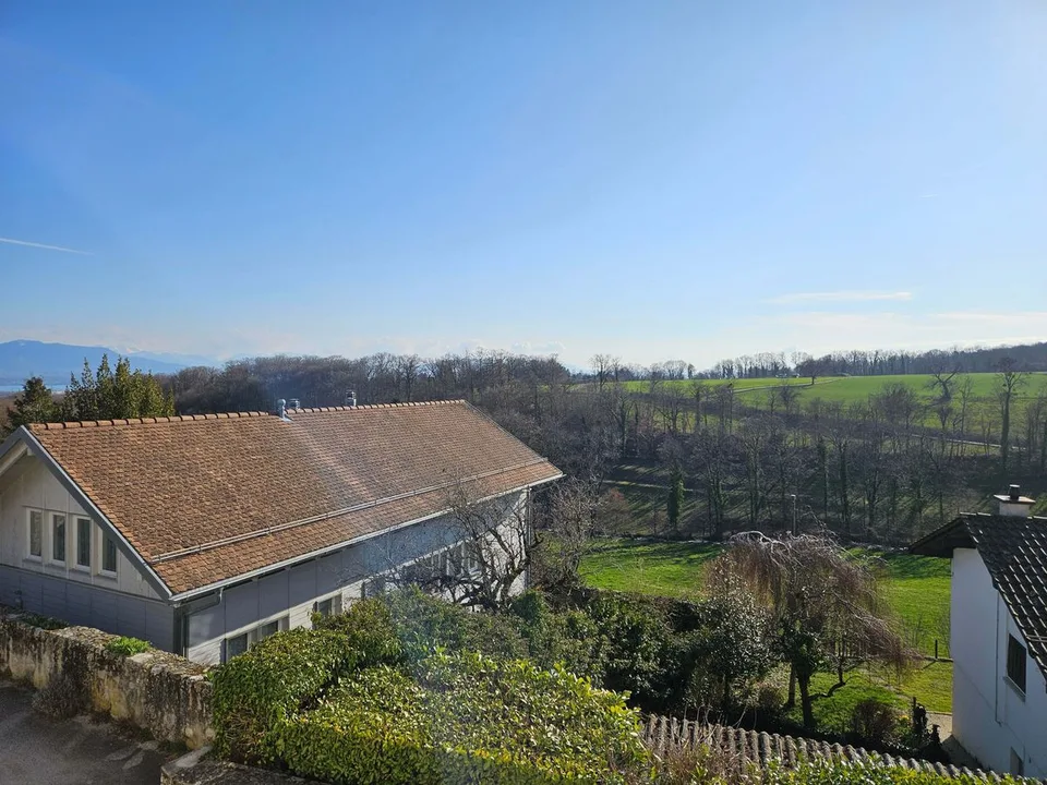Charmantes renoviertes Haus zu verkaufen in Givrins