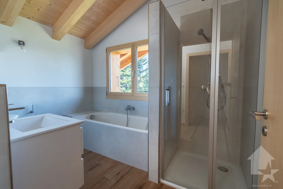 A 20 minutes de Monthey chalet NEUF disponible de suite et garanti