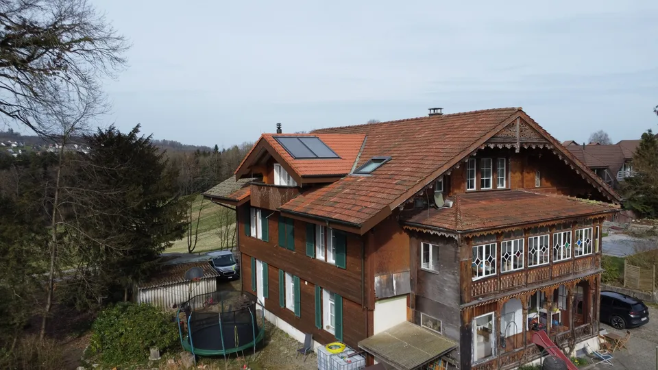Vollvermietetes MFH mit Potenzial in Safenwil - 3 Einheiten und Bauland!