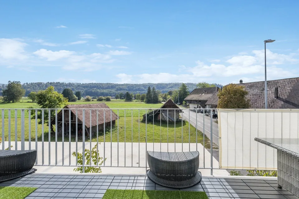 Modern 3.5-room apartment with 18 m² balcony in Bollodingen