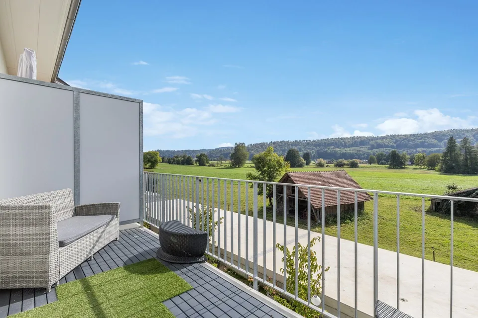 Modern 3.5-room apartment with 18 m² balcony in Bollodingen