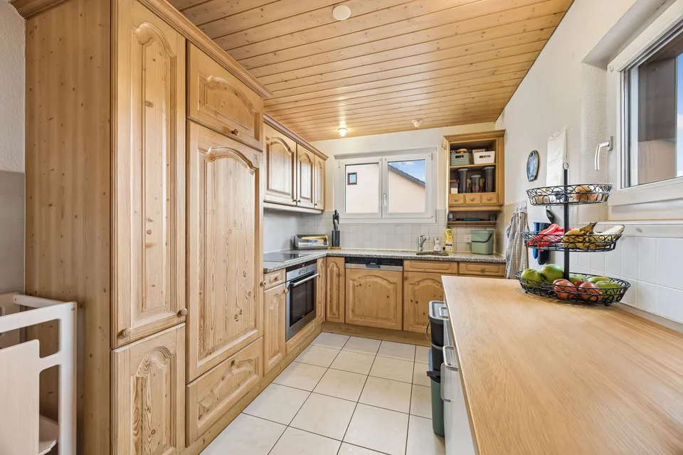 Einfamilienhaus mit Gartenidylle, grossem Aussenbereich und spannendem Ausbaupotenzial